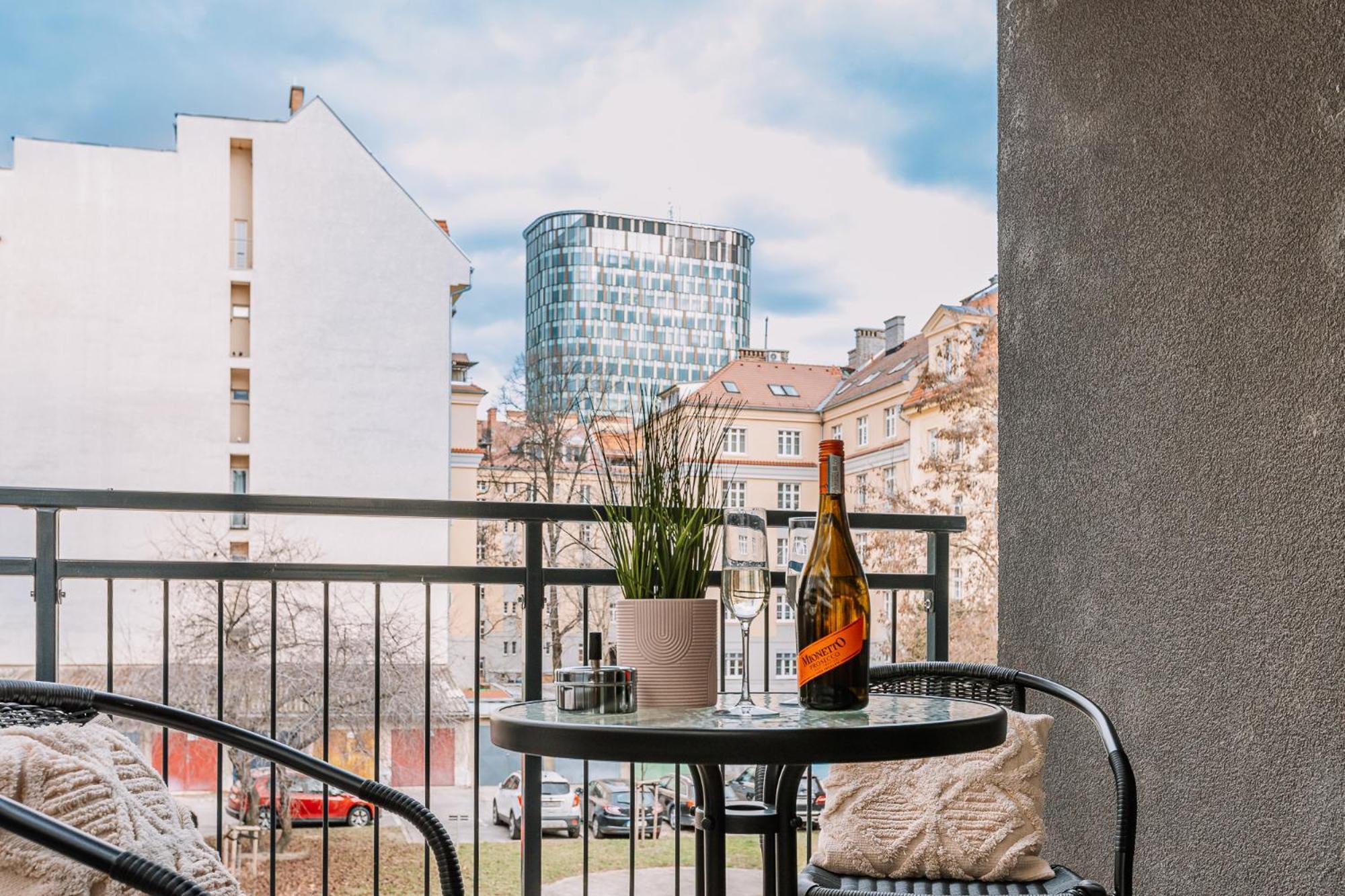 Skau 2 Old Town Family & Business Apartment 2 Floor Free Parking Bratislava Exterior foto