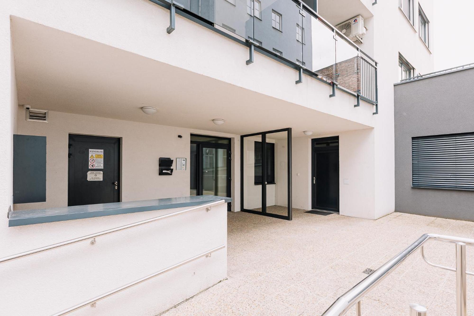 Skau 2 Old Town Family & Business Apartment 2 Floor Free Parking Bratislava Exterior foto
